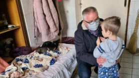 „Tu ești tatăl meu?” Întrebarea adresată unui oficial moldovean de un băieţel din Ucraina, refugiat împreună cu 11 pisici